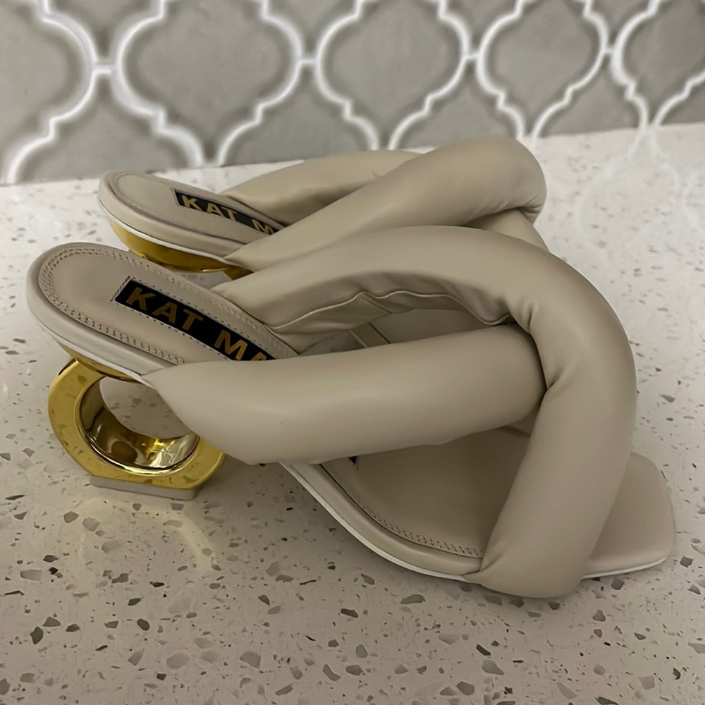Kat Maconie 7 itzel